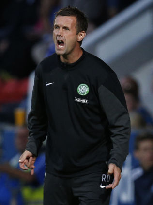 & lt; p & gt; HEI! HAVE YOU SETT EFE ?: Celtic manager Ronny Deila send Efe Ambrose Maribor alone. 25 - & # xE5; ring Treffer the rest of the troop f & # xF8; r Wednesday's game. & lt; / p & gt; 