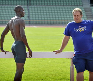 & lt; p & gt; MANY & # xc5; RIG CO Olav Magne Tveit & # xE5; (right) has served as coach of Norway's fastest man, Jaysuma Saidy Ndure, many & # xE5; r. Here from Bislett front friidetts Championships in Moscow last year. & Lt; / p & gt; 
