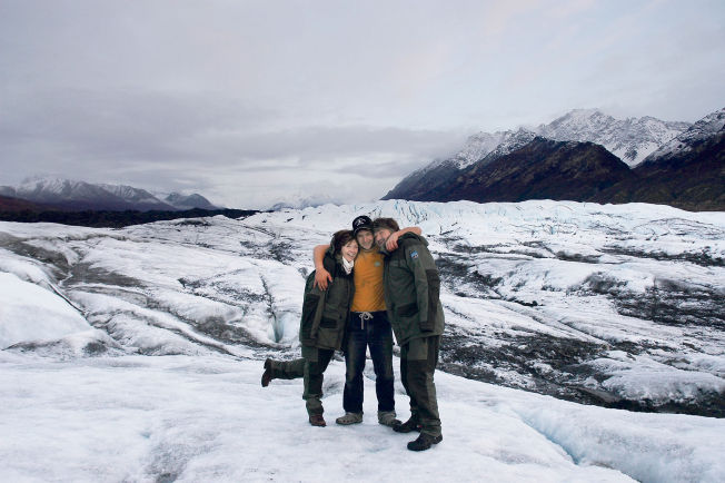 & lt; p & gt; welded together: Here is Jarle andhe & # XF8; y p & # xE5; a glacier during a voyage to Alaska in 2008 with parents Kari and Odd Egil andhe & # XF8; y. & lt; / p & gt; 