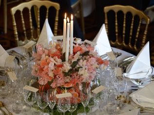  & lt; p & gt; COVERED BOR: F & # XF8; s guests arrived Vita Sea was all decked out and arranged completed. It is one of the many tables where guests and royal l & # XF8; Saturday's evening to celebrate the bride and groom. & lt; / p & gt; 
