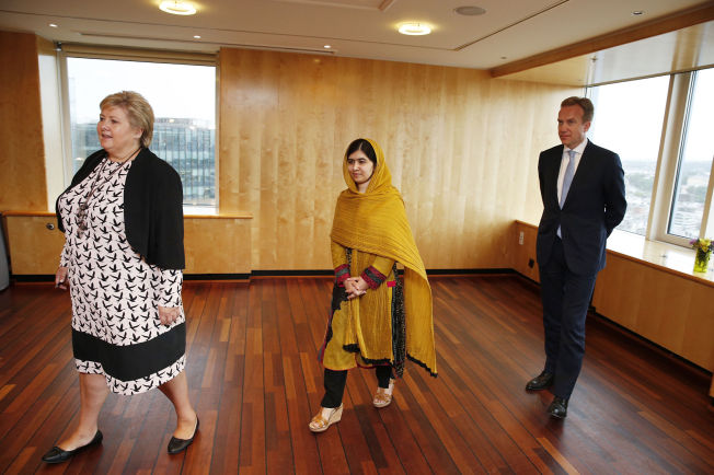  & lt; p & gt; TRIVES: Malala is cross & # XF8; YD with & # xE5 ; v & # xE6; re back in Norway. Here together with Prime Minister Erna Solberg (H) and Foreign Minister B & # XF8; rge Brende (H). & lt; br / & gt; & lt; / p & gt; 