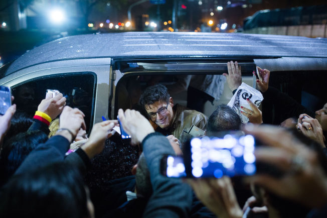 pP VEI FRA KONSERT: Morten Harket og fansen i Buenos Aires.br//p