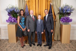 <p>MØTTE OBAMA: Nikolai og faren møtte USAs president Barak Obama og kona Michelle under generalforsamlingen i FN i september i år.</p>