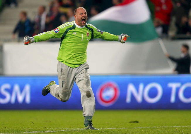 Hungary_s_goalkeeper_Gabor_Kiraly_celebr