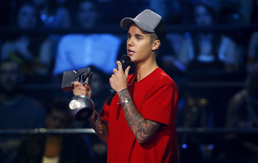 Canadian_singer_Bieber_holds_the__Best_C