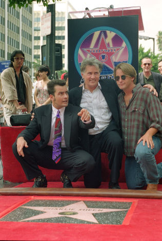  & lt; p & gt; STAR FAMILY: Charlie Sheen , Martin Sheen and Emilio Estevez in 1994 when Charlie got his own star on & # xE5; Hollywood Walk of Fame. & lt; br / & gt; & lt; / p & gt; 