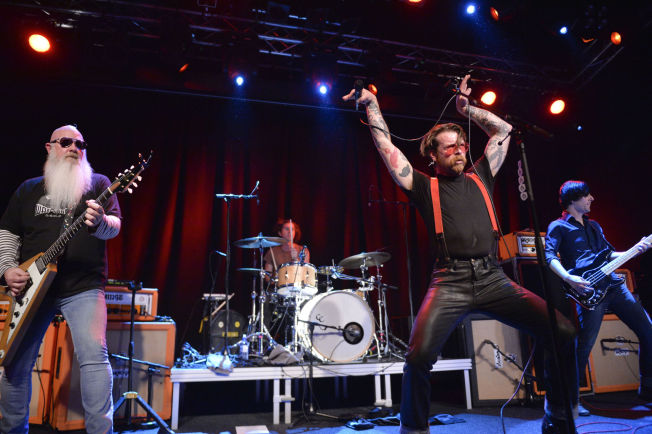& lt; p & gt; RETURN: Eagles of Death Metal gave all p & # xE5; stage in Stockholm, during what was their f & # xF8; first concert since the terrorist attack that killed 89 of their fans and friends. & lt; / p & gt; 
