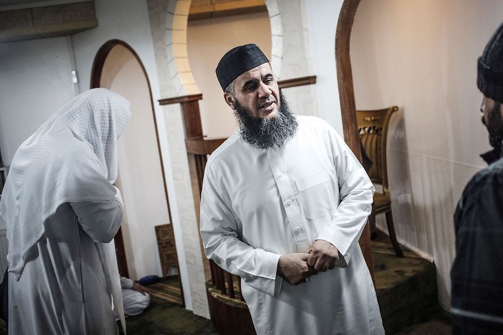 <P> Controversial CLASSES: There are Grimhøj mosque imam Abu Bilal as the video to Danish TV2 teaches punishment for adultery. </ P>