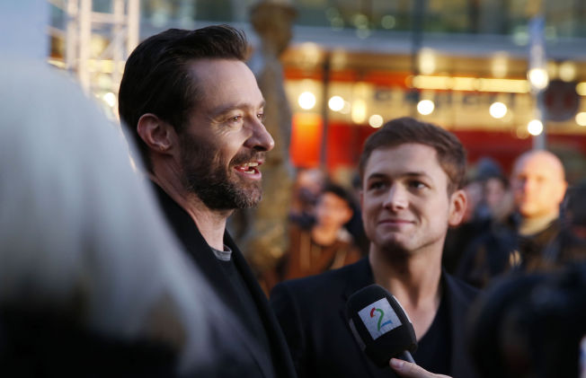 <p>GOD STEMNING: Mens Hugh Jackman (t.v.) er veteran på rød løper, innrømmet Taron Egerton at han er mindre rutinert i akkurat den biten.</p>